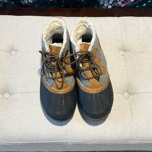 Sorel waterproof duck boots size 9 fits true size